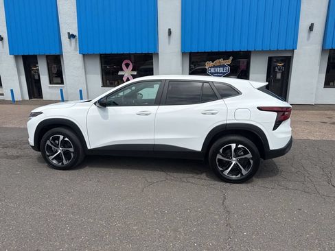 Used 2024 Chevrolet Trax RS w/ Driver Confidence Package FWD image 16