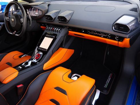 Used 2020 Lamborghini Huracan EVO image 7