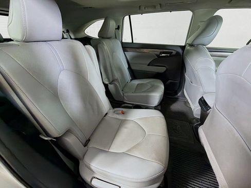 Used 2022 Toyota Highlander Platinum AWD/4WD image 26