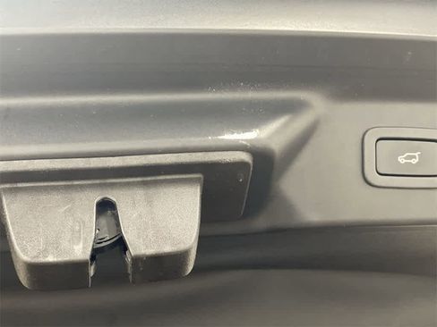 Used 2018 Land Rover Range Rover Velar R-Dynamic SE image 34