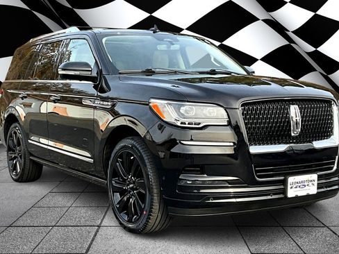 Used 2022 Lincoln Navigator Reserve image 9