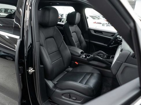 Used 2024 Porsche Cayenne AWD/4WD image 11