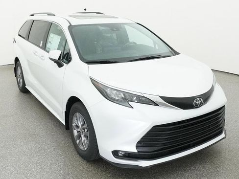 New 2026 Toyota Sienna XLE FWD image 16