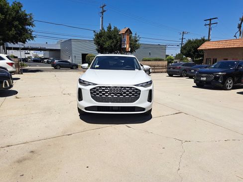 Used 2025 Audi Q5 Premium w/ Convenience Package AWD/4WD image 2