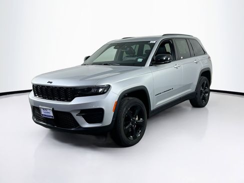 Used 2023 Jeep Grand Cherokee Altitude AWD/4WD image 1