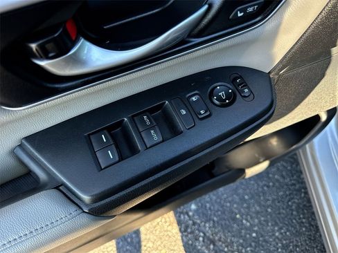Used 2018 Honda CR-V Touring image 13