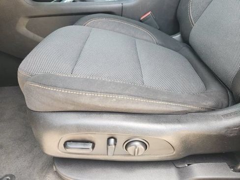 Used 2020 Chevrolet Traverse LT FWD image 23