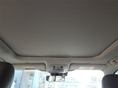 Used 2023 Toyota Highlander L image 16