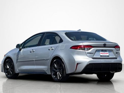Certified 2025 Toyota Corolla SE FWD image 3