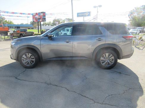 Used 2022 Nissan Pathfinder S w/ Cargo Package image 2