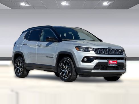 Used 2025 Jeep Compass Limited AWD/4WD image 6