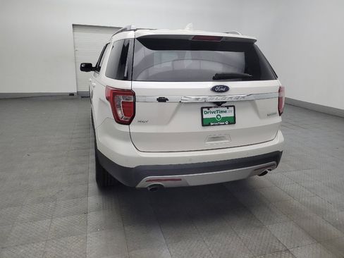 Used 2017 Ford Explorer XLT FWD image 6