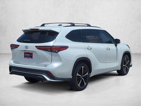 Used 2021 Toyota Highlander XSE FWD image 8
