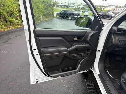 Used 2025 Toyota Tacoma Limited AWD/4WD image 11