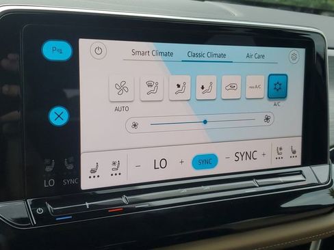 New 2026 Volkswagen Atlas Cross Sport SE image 30