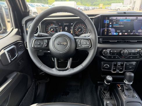 Used 2026 Jeep Gladiator Sport AWD/4WD image 8