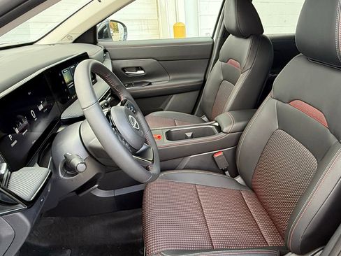 New 2026 Nissan Kicks SR image 12