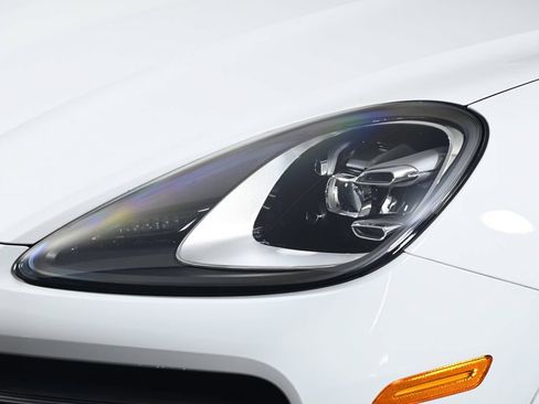 Certified 2023 Porsche Cayenne AWD/4WD image 45