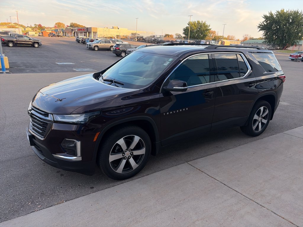 Used 2023 Chevrolet Traverse LT w/ LT Premium Package AWD/4WD image 5
