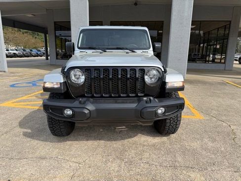 Used 2022 Jeep Gladiator Sport AWD/4WD image 13