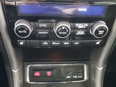 Used 2020 Subaru Ascent Premium w/ Convenience Package image 30