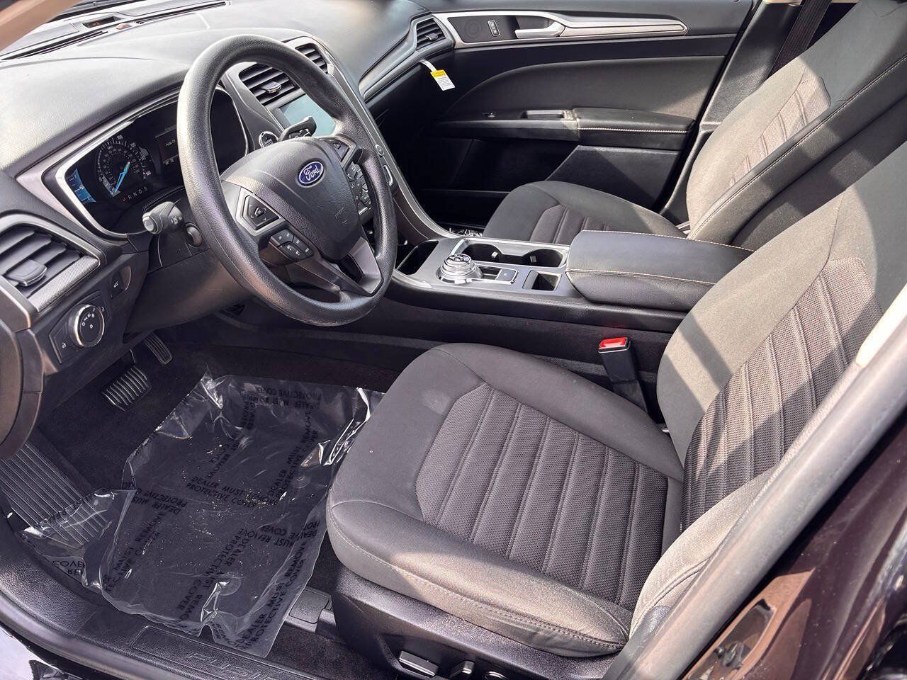 Used 2020 Ford Fusion SE AWD/4WD image 12