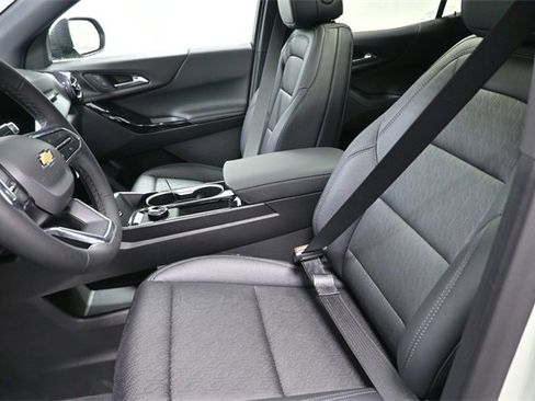 New 2026 Chevrolet Equinox LT w/ Convenience Package II image 9