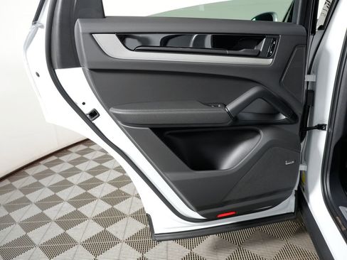 New 2026 Porsche Cayenne Coupe AWD/4WD image 33