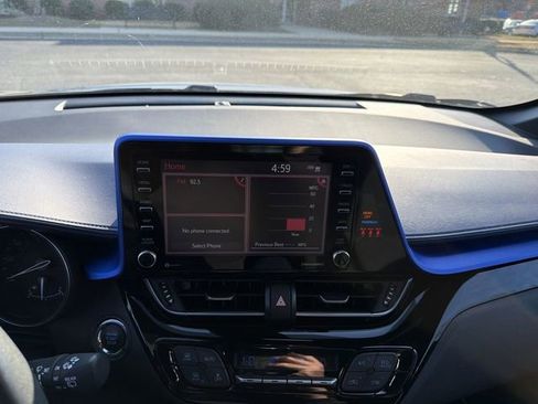 Used 2022 Toyota C-HR XLE image 21