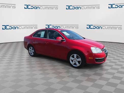 Used 2009 Volkswagen Jetta SE FWD image 2