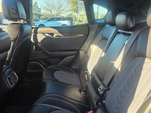 Used 2021 Maserati Levante GranLusso image 23