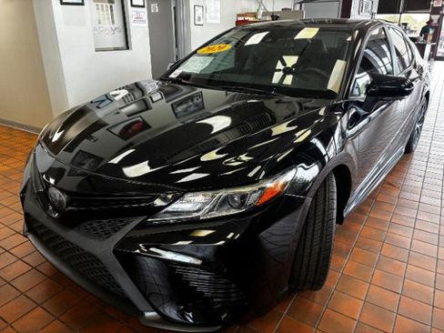 Used 2020 Toyota Camry SE w/ Convenience Package FWD image 8