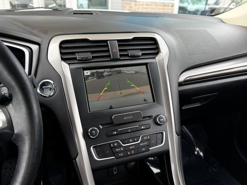 Used 2018 Ford Fusion SE w/ Equipment Group 602A FWD image 31