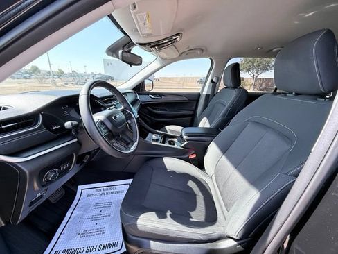 Used 2023 Jeep Grand Cherokee L Laredo RWD image 15
