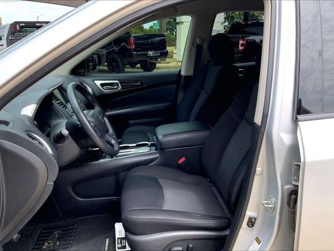 Used 2019 Nissan Pathfinder SV FWD image 8