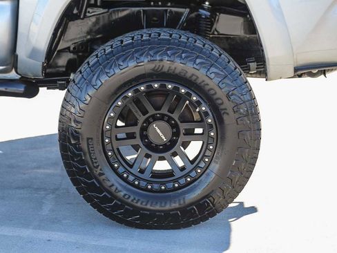 Used 2019 Toyota Tacoma TRD Sport image 11