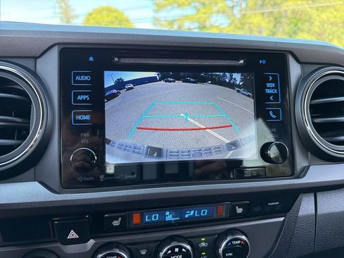Used 2017 Toyota Tacoma TRD Sport w/ Premium & Technology Package AWD/4WD image 11