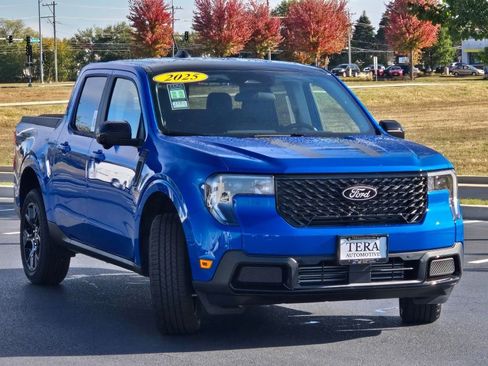 New 2025 Ford Maverick Lariat w/ Black Appearance Package image 3