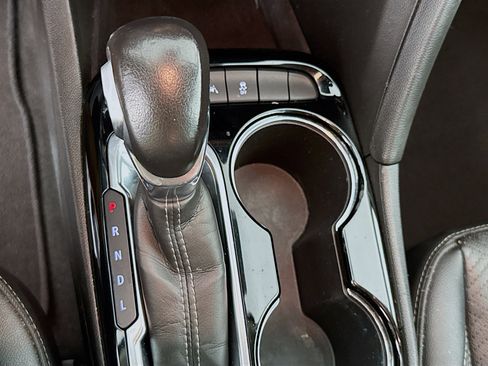 Used 2022 Buick Encore GX Essence FWD image 19