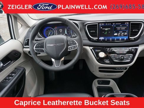 Used 2024 Chrysler Pacifica Touring-L FWD image 16