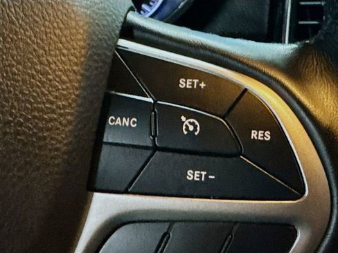 Used 2020 Jeep Grand Cherokee Altitude image 17