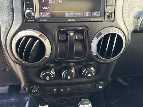 Used 2016 Jeep Wrangler Sport w/ Quick Order Package 24S AWD/4WD image 19