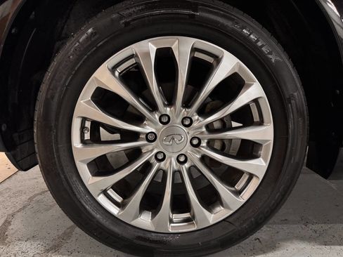 Used 2017 INFINITI QX80 2WD w/ Driver Assistance Package image 11