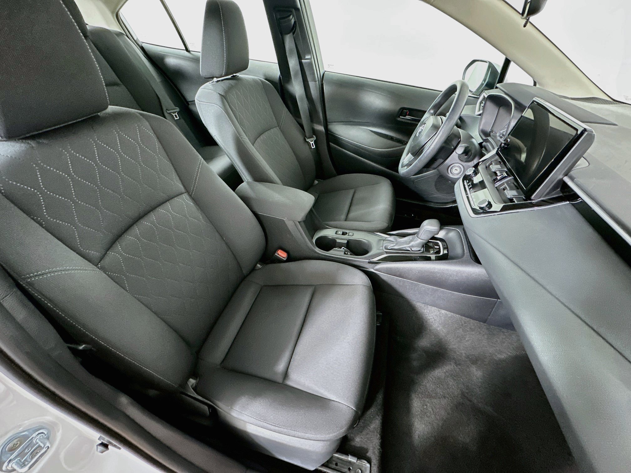 Used 2025 Toyota Corolla LE FWD image 29