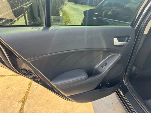Used 2017 Kia Forte LX FWD image 18