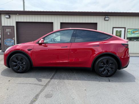 Used 2023 Tesla Model Y Long Range image 2