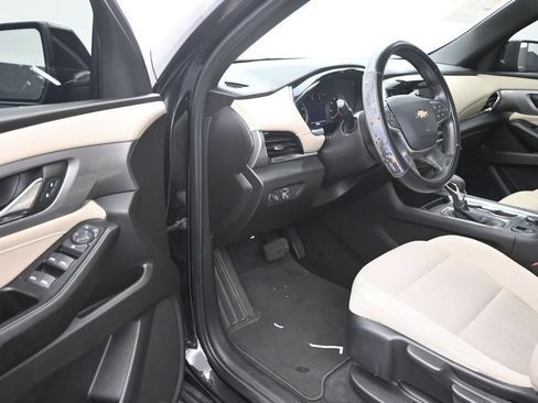 Used 2023 Chevrolet Traverse LS FWD image 11