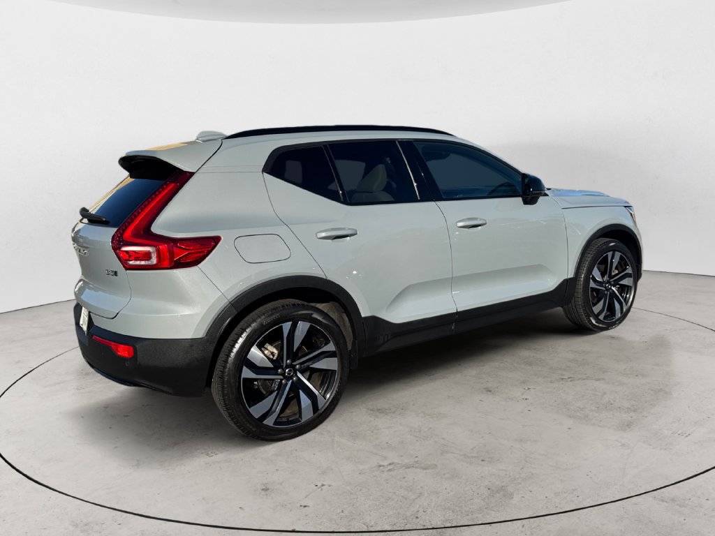 Certified 2024 Volvo XC40 B5 Ultimate w/ Climate Package AWD/4WD image 7