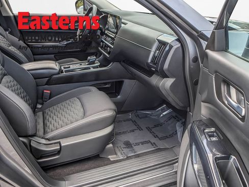 Used 2022 Nissan Pathfinder SV AWD/4WD image 14