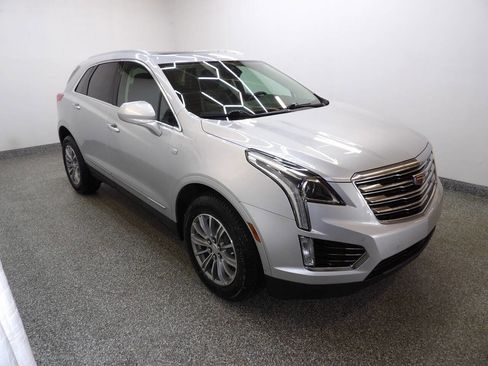 Used 2017 Cadillac XT5 Luxury w/ Driver Awareness Package AWD/4WD image 3